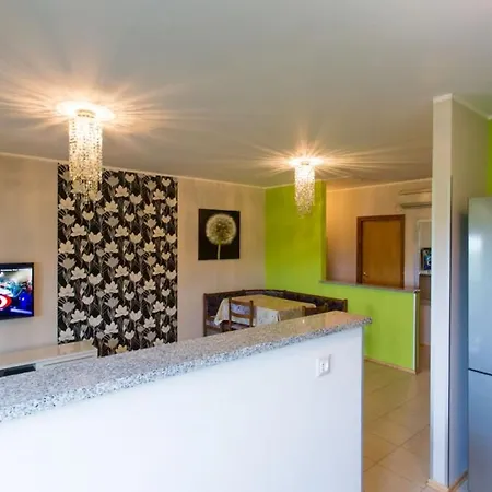 In With Loggia, Air Conditioning, Wifi, Washing Machine Apartamento Poreč